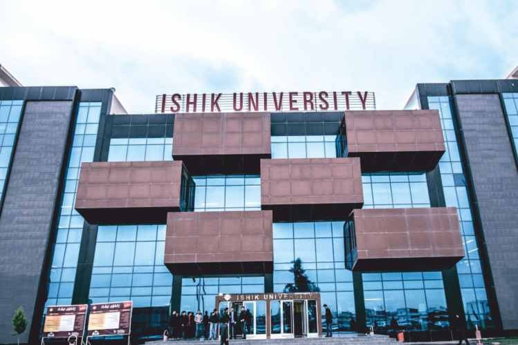 Ishik Üniversitesi — Eğitim